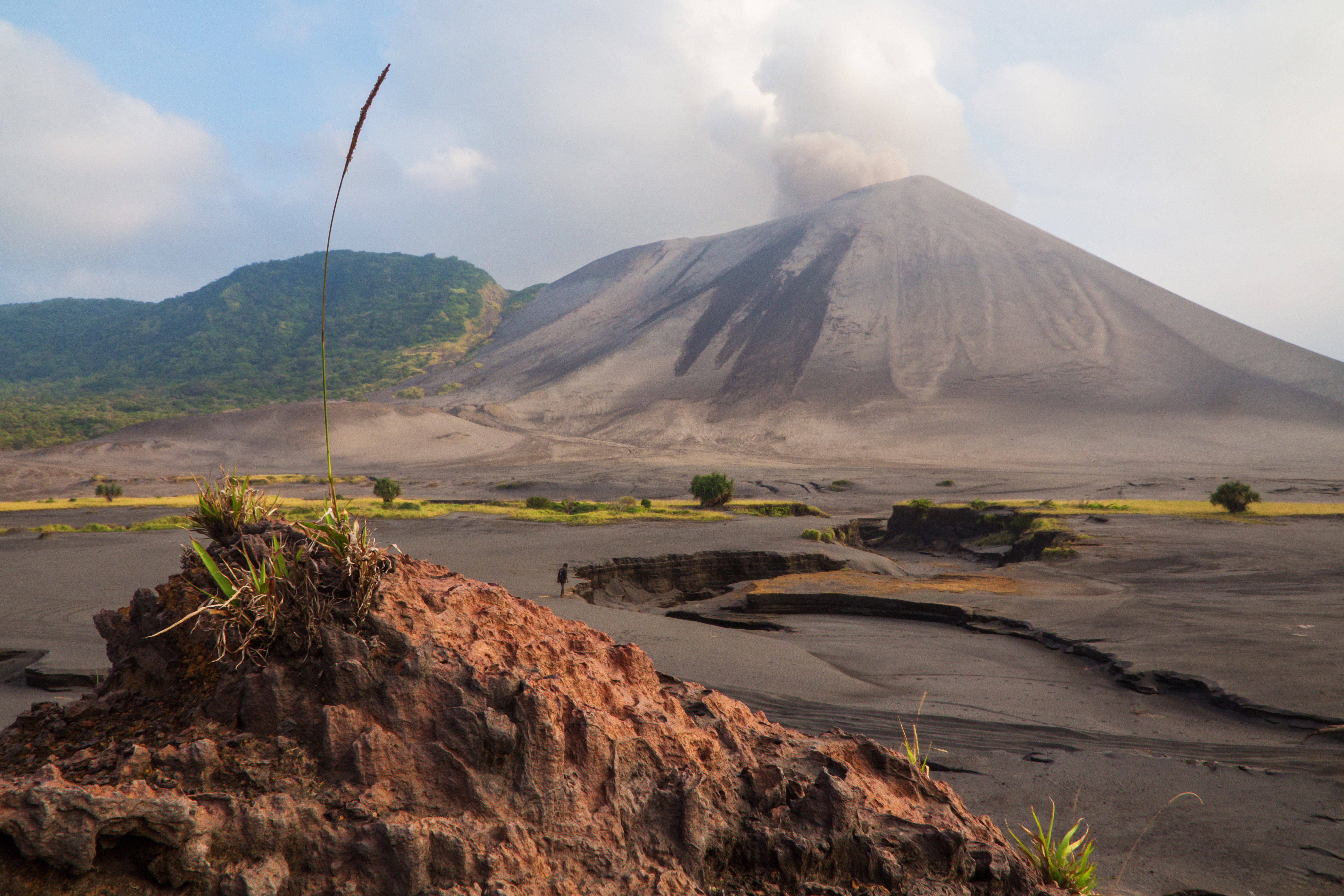 Image of a vanuatu volcano in the distance