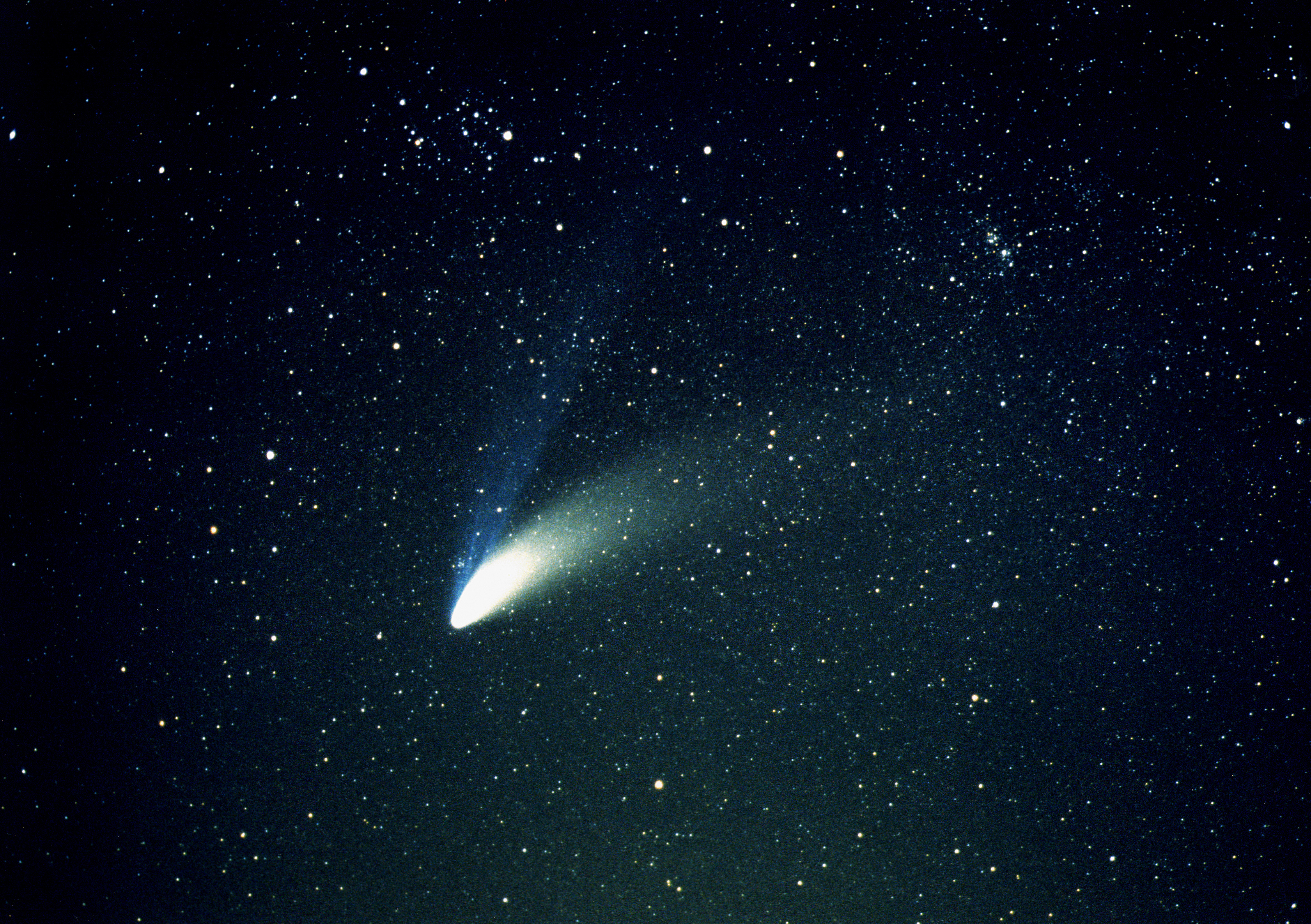 Image of Hale-Bopp Comet captured from Earth.